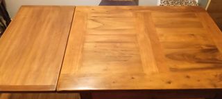 Elegante tavolo in legno allungabile