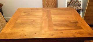 Elegante tavolo in legno allungabile