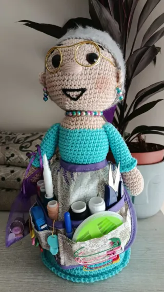 Muñeca Costurera Artesanal