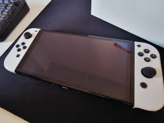 Nintendo Switch OLED + Mando Pro