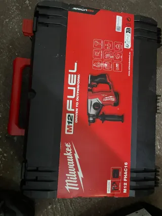 Milwaukee M12 FUEL Martillo Rotativo