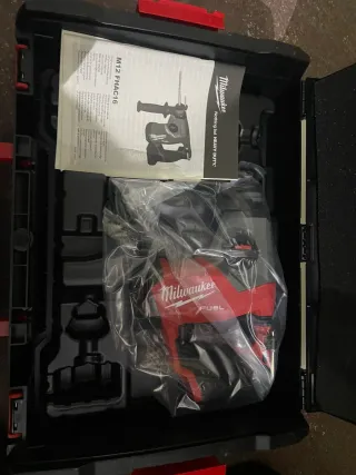 Milwaukee M12 FUEL Martillo Rotativo