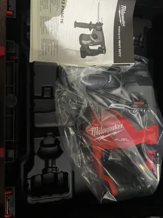Milwaukee M12 FUEL Martillo Rotativo