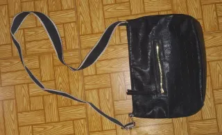 Regalo Bolso CH bandolera negro