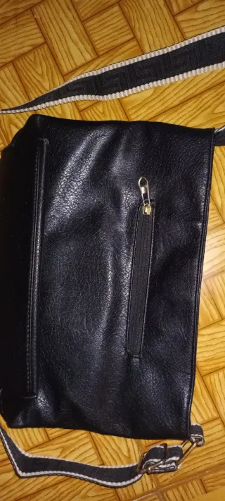 Regalo Bolso CH bandolera negro