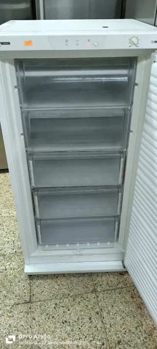 Congelador Vertical WHIRLPOOL  119 x 60 x 60