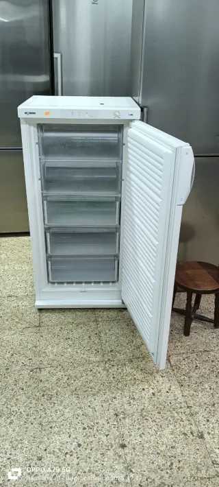 Congelador Vertical WHIRLPOOL  119 x 60 x 60