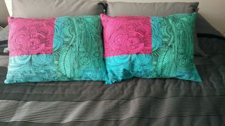 2 Cojines Ikea Azul y Rosa