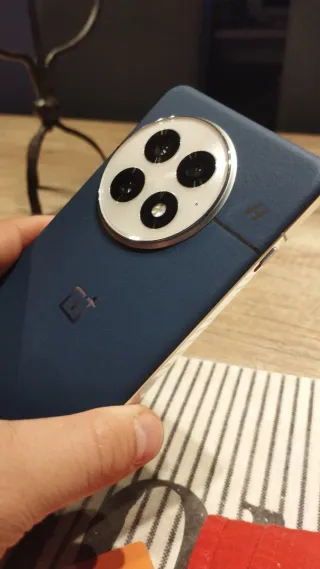 OnePlus 13 pelle vegana blu 6000mhA 16gb di ram