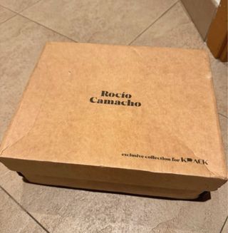 Botas KRARK ante tachuelas hebillas tacón madera.