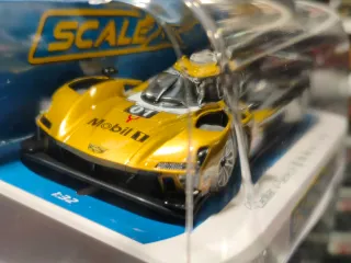 Scalextric UK C4586 Cadillac V-Series.R