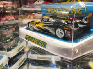 Scalextric UK C4586 Cadillac V-Series.R