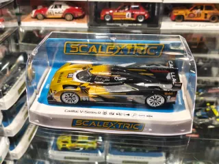 Scalextric UK C4586 Cadillac V-Series.R
