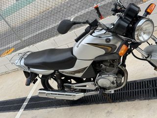Moto Yamaha YBR125 Plata