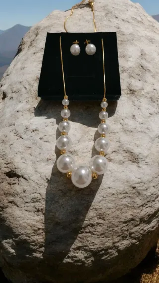 Conjunto Collar y Pendientes Perlas Doradas