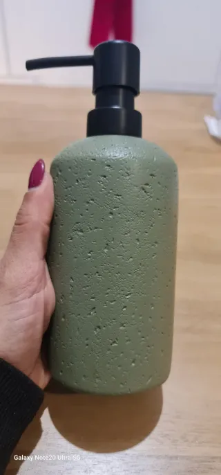 Doseador de sabonete verde e preto