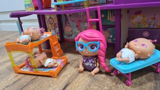 Casa Bellies y 4 Muñecas Bellies