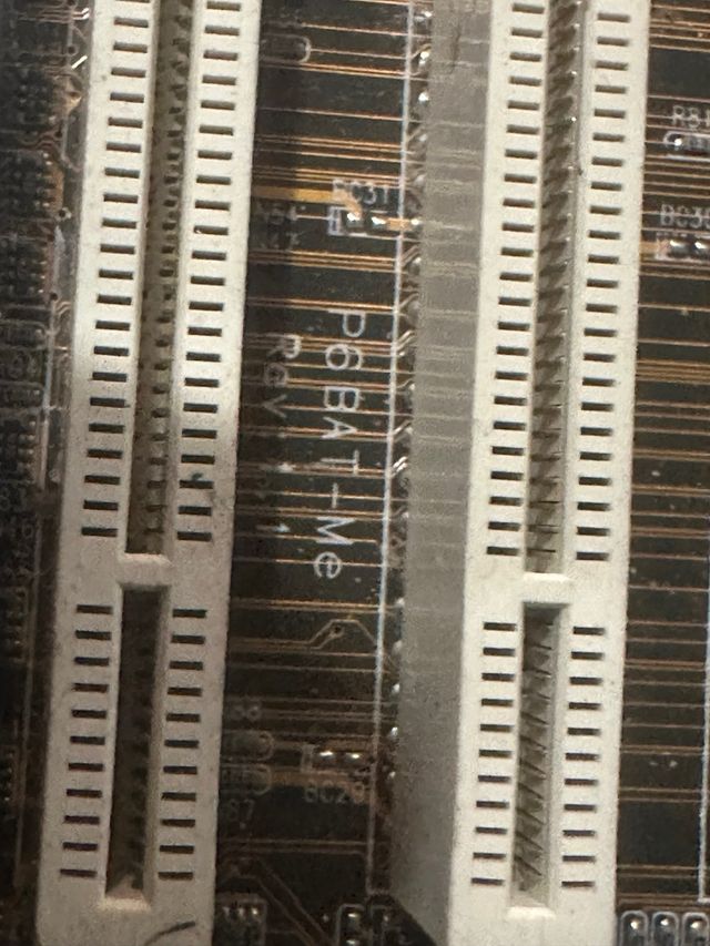 121- ECS P6BAT-ME pga 370 slot 1 + pentium III 500