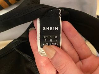 Top negro sin mangas