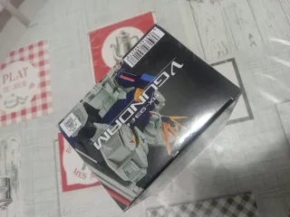 Gundam RX-93ff v Gundam Banpresto