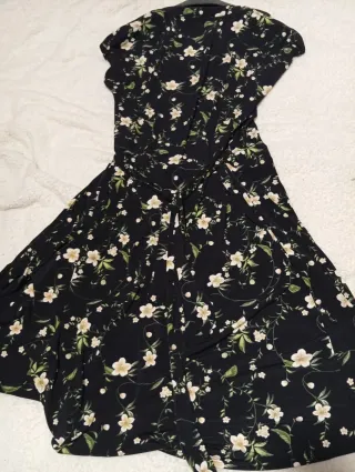 2Vestido floreado cruzado negro y volores