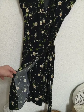 2Vestido floreado cruzado negro y volores