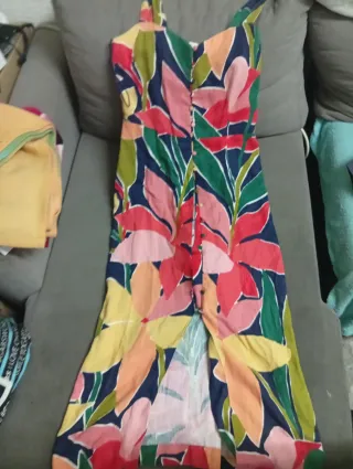 2Vestido floreado cruzado negro y volores