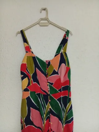 2Vestido floreado cruzado negro y volores