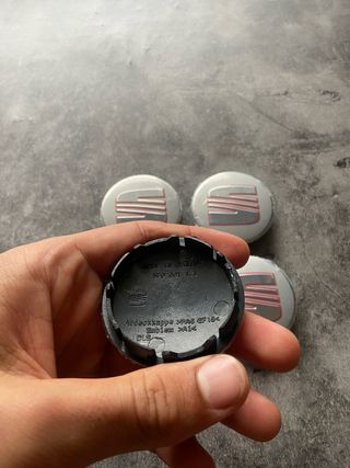 Tapabujes SEAT 56mm gris plata nuevos
