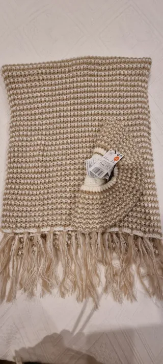 Conjunto bufanda y gorro de Mango.