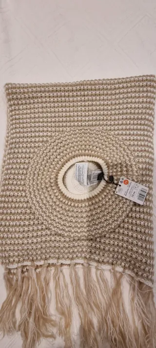 Conjunto bufanda y gorro de Mango.