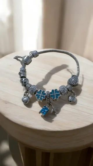 Pulsera Charm Corazones y Tréboles