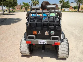 Coche eléctrico 24V 2 plazas Peg Perego