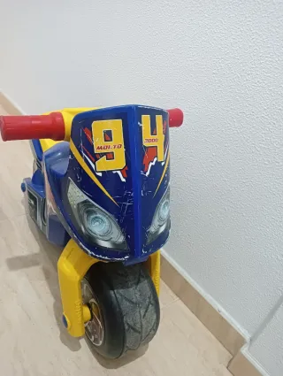 Cochecito infantil con volante,moto y ciervito