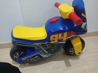 Cochecito infantil con volante,moto y ciervito