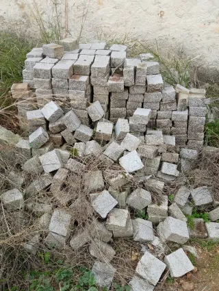 Adoquines de piedra natural aprox. 80 m²