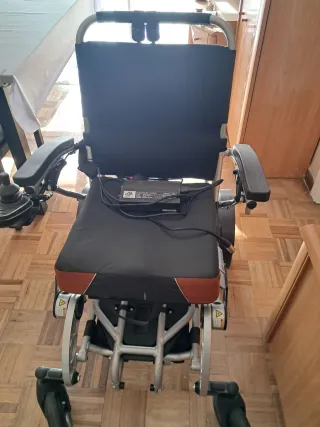 Silla de ruedas eléctrica.