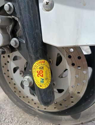 Yamaha Scooter Blanco con Baúl