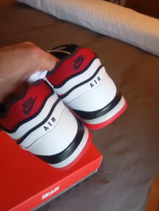 Zapatillas Nike Air Blancas y Rojas