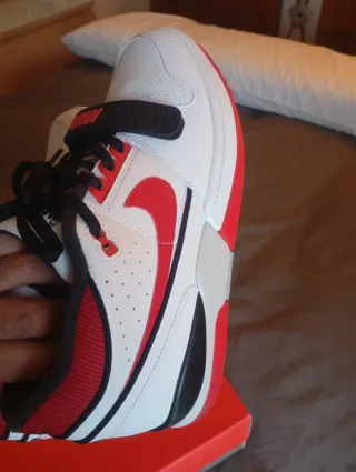 Zapatillas Nike Air Blancas y Rojas