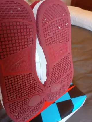 Zapatillas Nike Blancas y Rojas