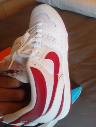 Zapatillas Nike Blancas y Rojas