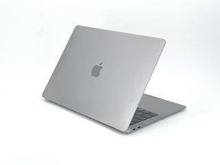 MacBook Air 13" (2018) Intel Core i5 1.6GHz 2 núcleos - SSD 128GB - RAM 8GB - Gris Espacial