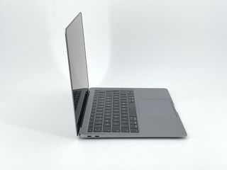 MacBook Air 13" (2018) Intel Core i5 1.6GHz 2 núcleos - SSD 128GB - RAM 8GB - Gris Espacial