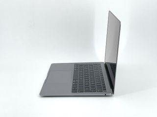 MacBook Air 13" (2018) Intel Core i5 1.6GHz 2 núcleos - SSD 128GB - RAM 8GB - Gris Espacial