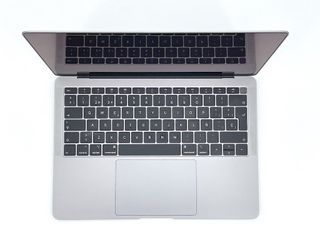 MacBook Air 13" (2018) Intel Core i5 1.6GHz 2 núcleos - SSD 128GB - RAM 8GB - Gris Espacial