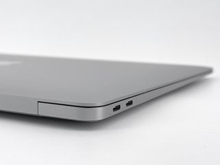 MacBook Air 13" (2018) Intel Core i5 1.6GHz 2 núcleos - SSD 128GB - RAM 8GB - Gris Espacial