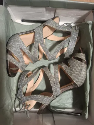 Sandalias de fiesta plateadas y negras