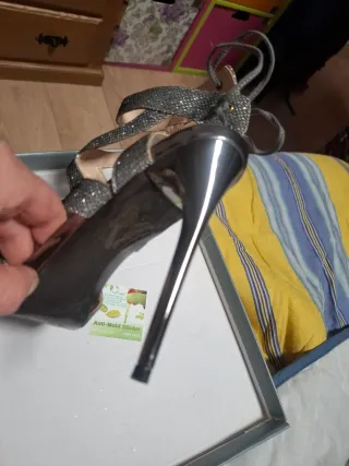 Sandalias de fiesta plateadas y negras