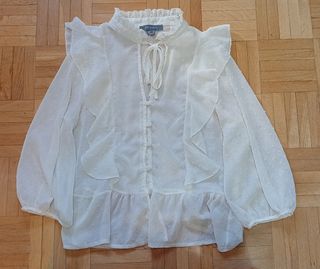 Blusa blanca Primark manga larga volantes
